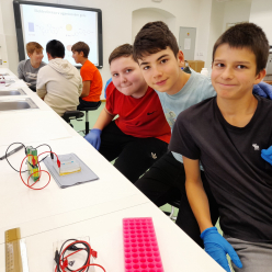 8. B v laboratořích UP