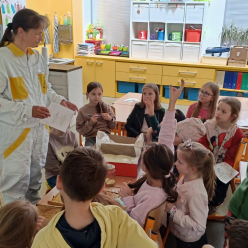 Tajemství včelího úlu v ŠD